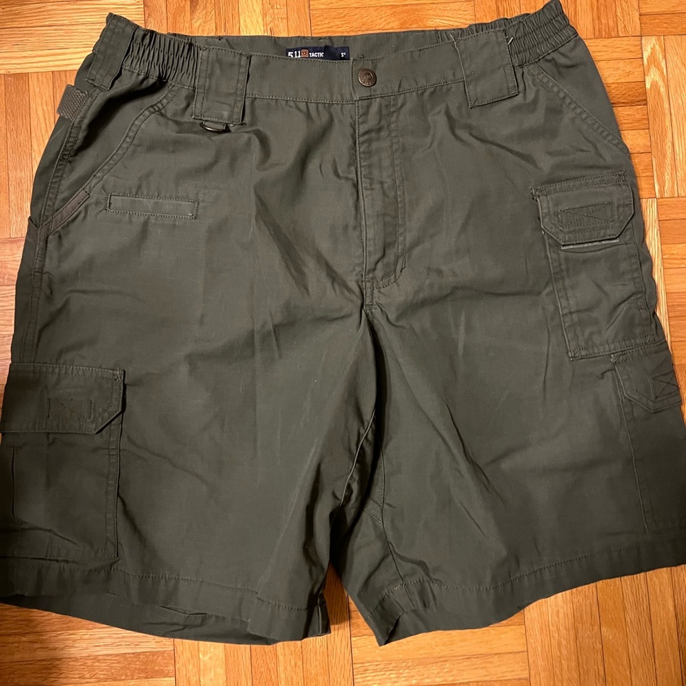 Men's Green Cargo Shorts